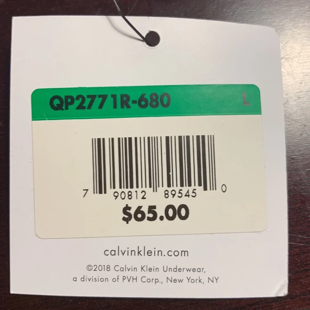 Size Large Calvin Klein women’s Valentines Day Thong 5 pack - Picture 3 of 3